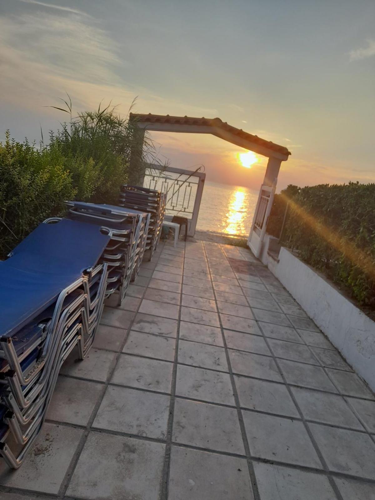 Iris Seafront Apartments Fourka Exterior foto