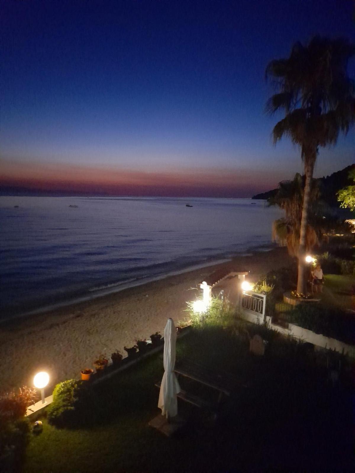 Iris Seafront Apartments Fourka Exterior foto