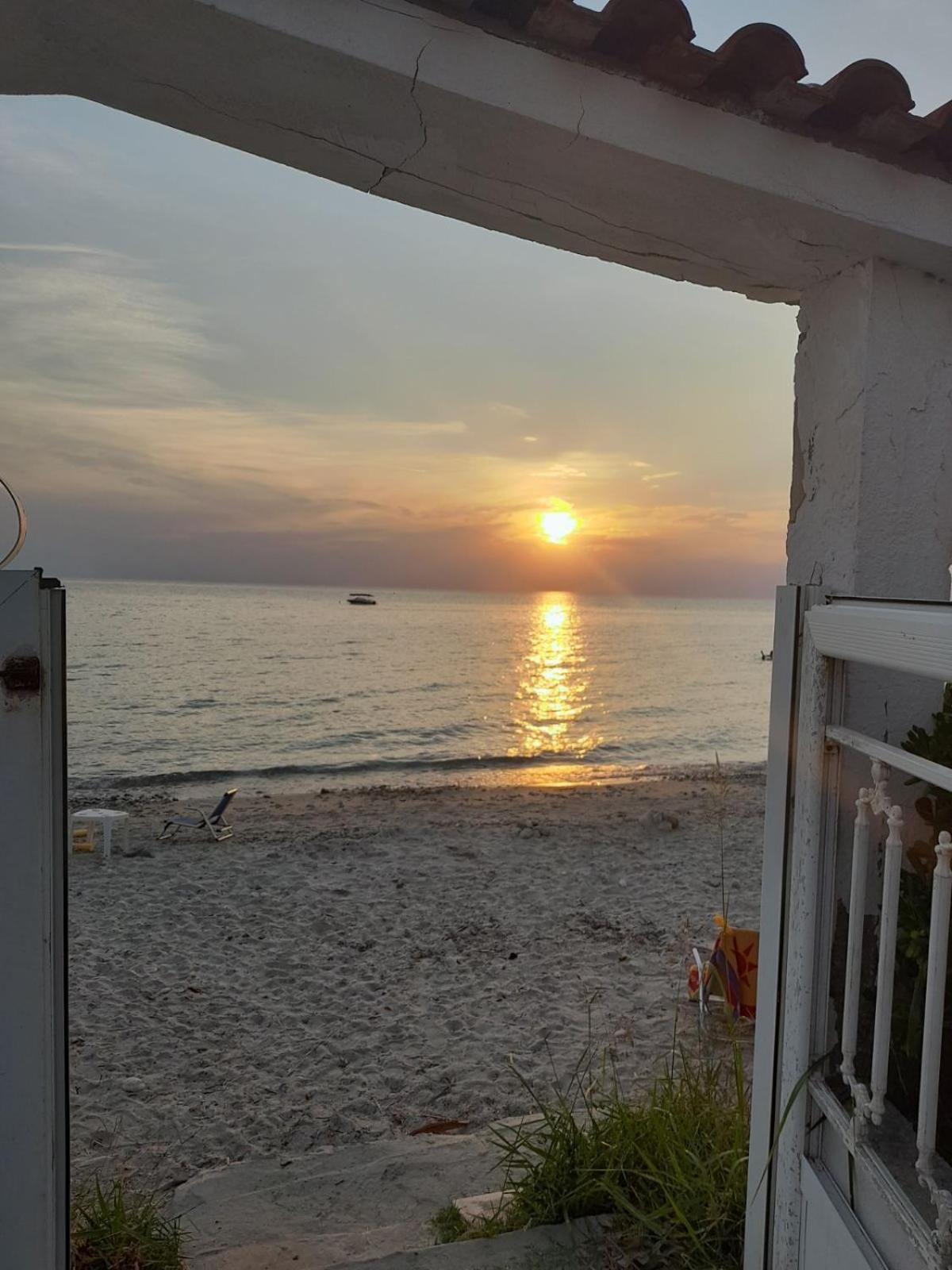 Iris Seafront Apartments Fourka Exterior foto